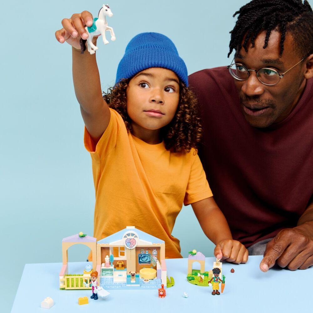 LEGO® Friends Dyreklinikk 42696