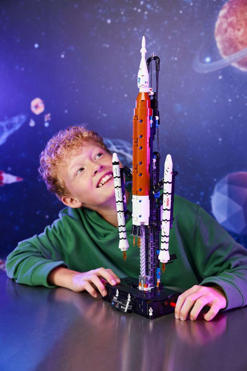 LEGO® Technic NASA Artemis SLS-rakett 42221