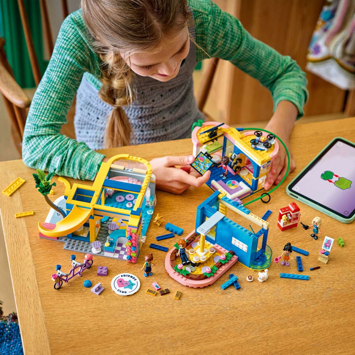 LEGO® Friends klubbhuset i Heartlake City 42689