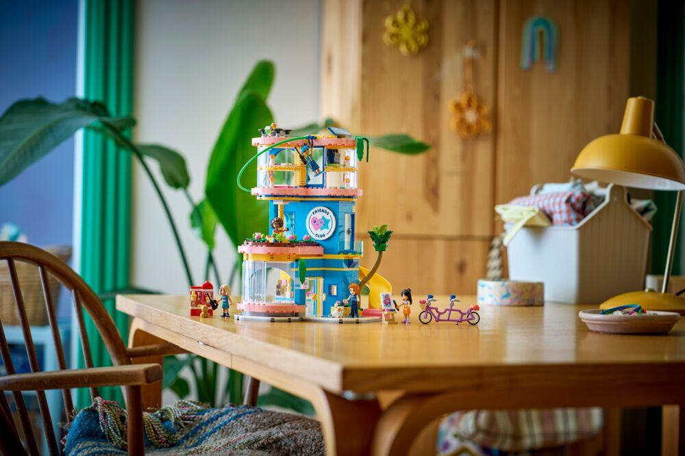 LEGO® Friends klubbhuset i Heartlake City 42689