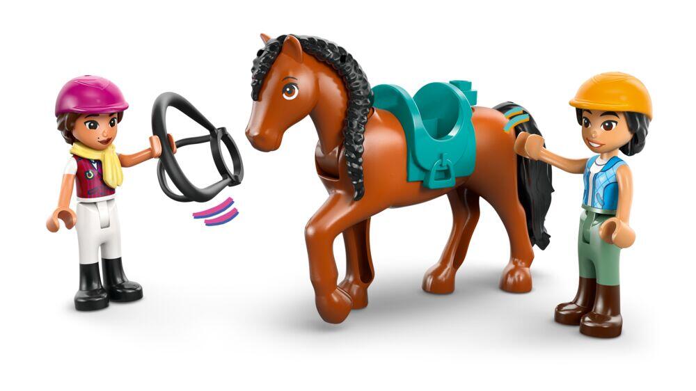 LEGO® Friends Rideskole med stall 42688