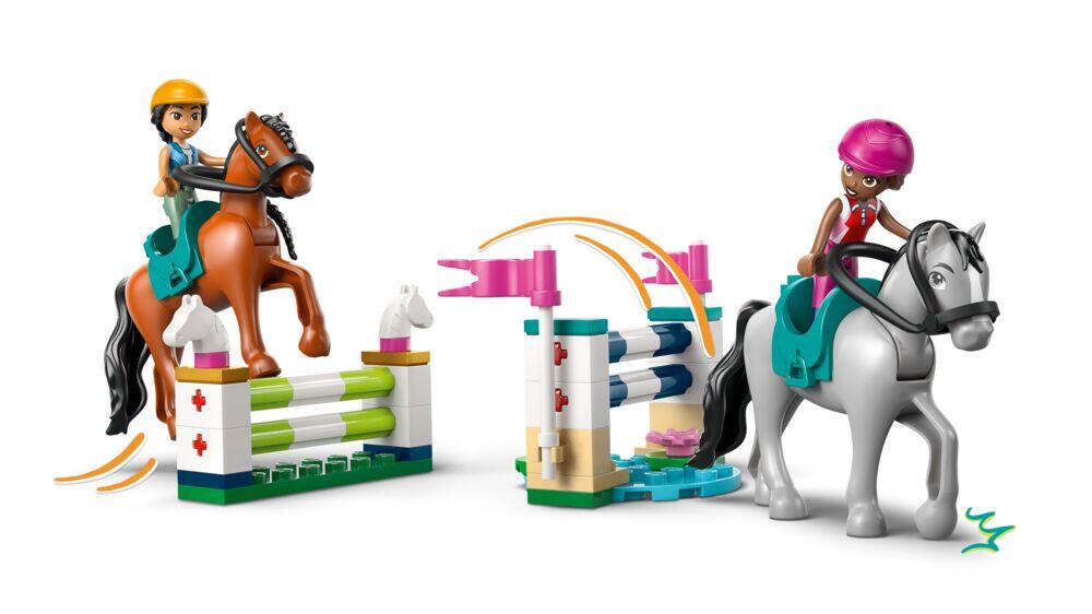 LEGO® Friends Rideskole med stall 42688