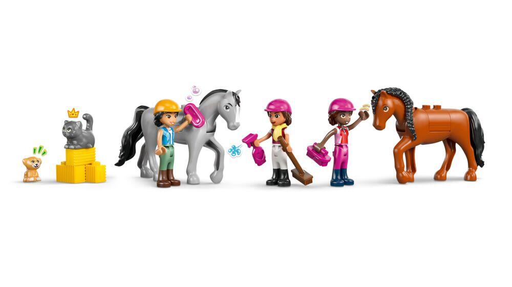 LEGO® Friends Rideskole med stall 42688