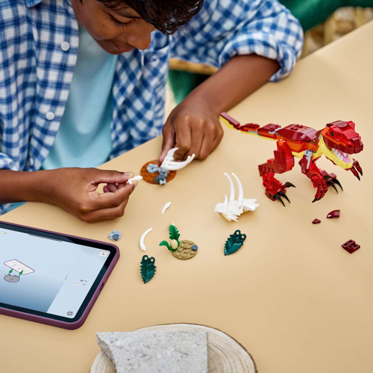 LEGO® Creator 3-i-1 Fryktinngytende dinosaur 31379