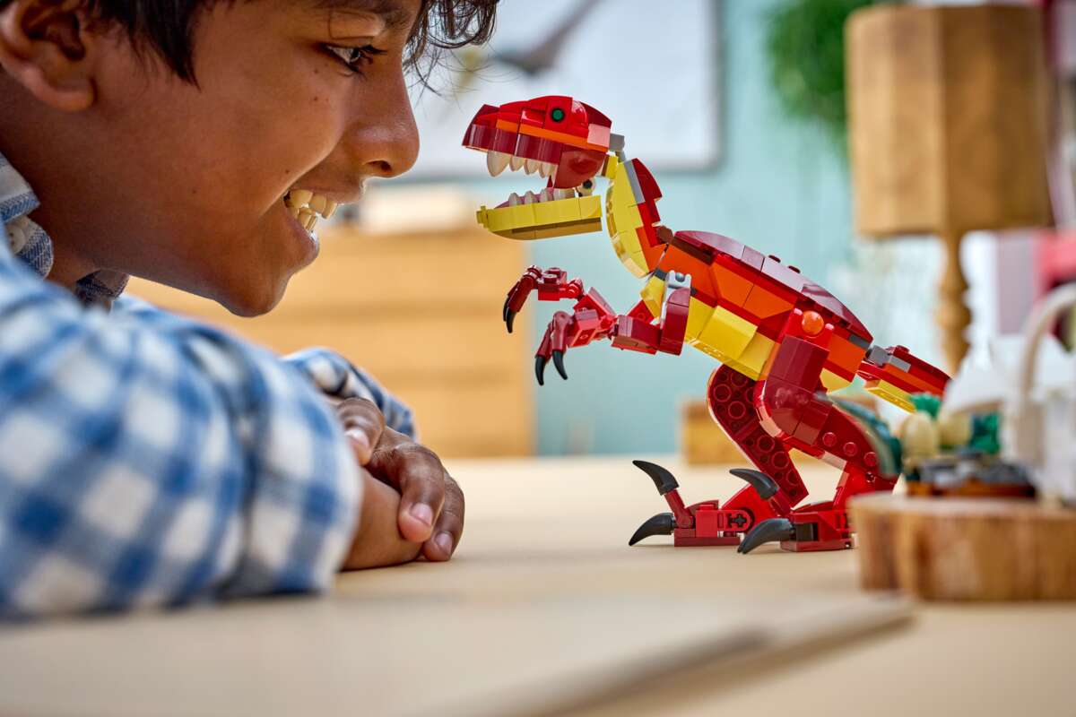 LEGO® Creator 3-i-1 Fryktinngytende dinosaur 31379