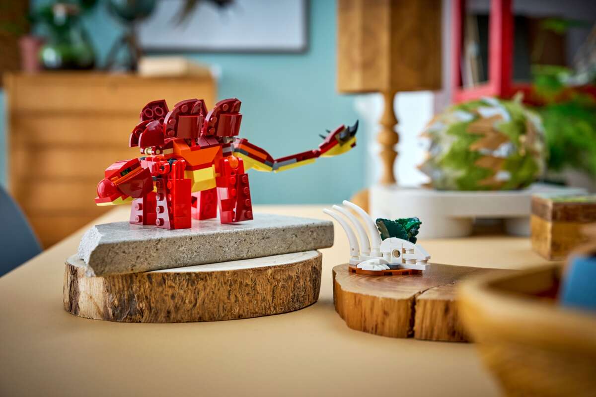 LEGO® Creator 3-i-1 Fryktinngytende dinosaur 31379