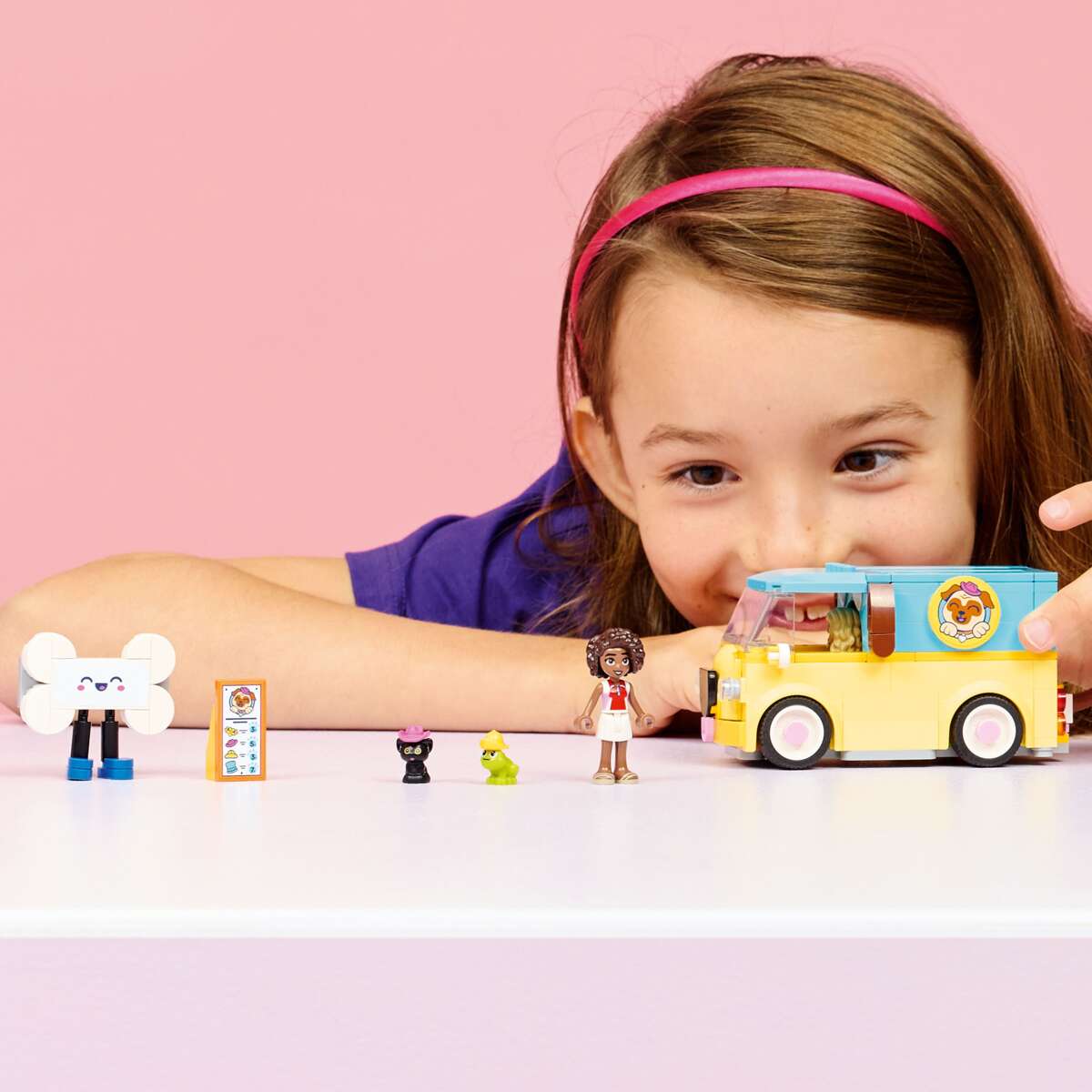 LEGO® Friends Varebil med dyretilbehør 42678