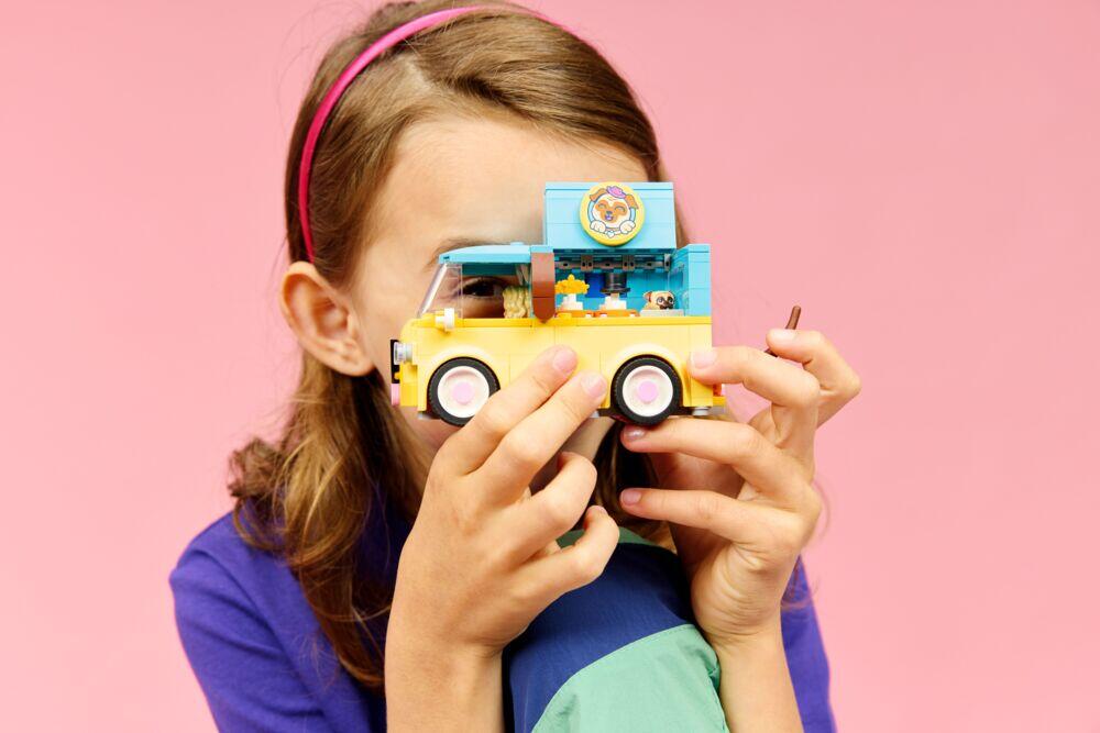 LEGO® Friends Varebil med dyretilbehør 42678