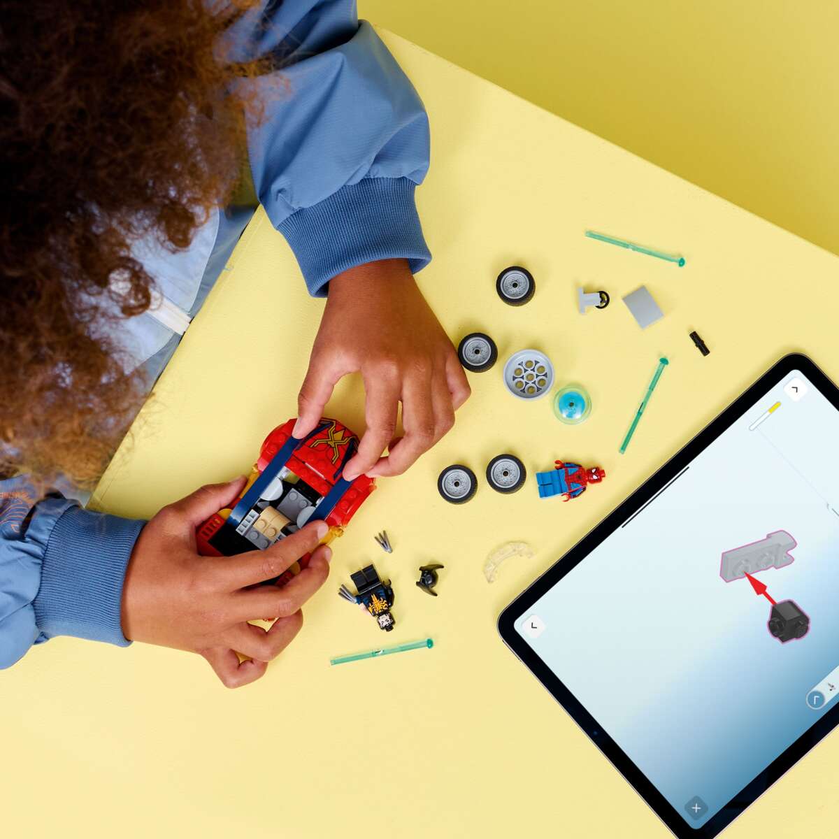 LEGO® ǀ Marvel Spider-Man i bil mot venomifisert Wolverine 76336