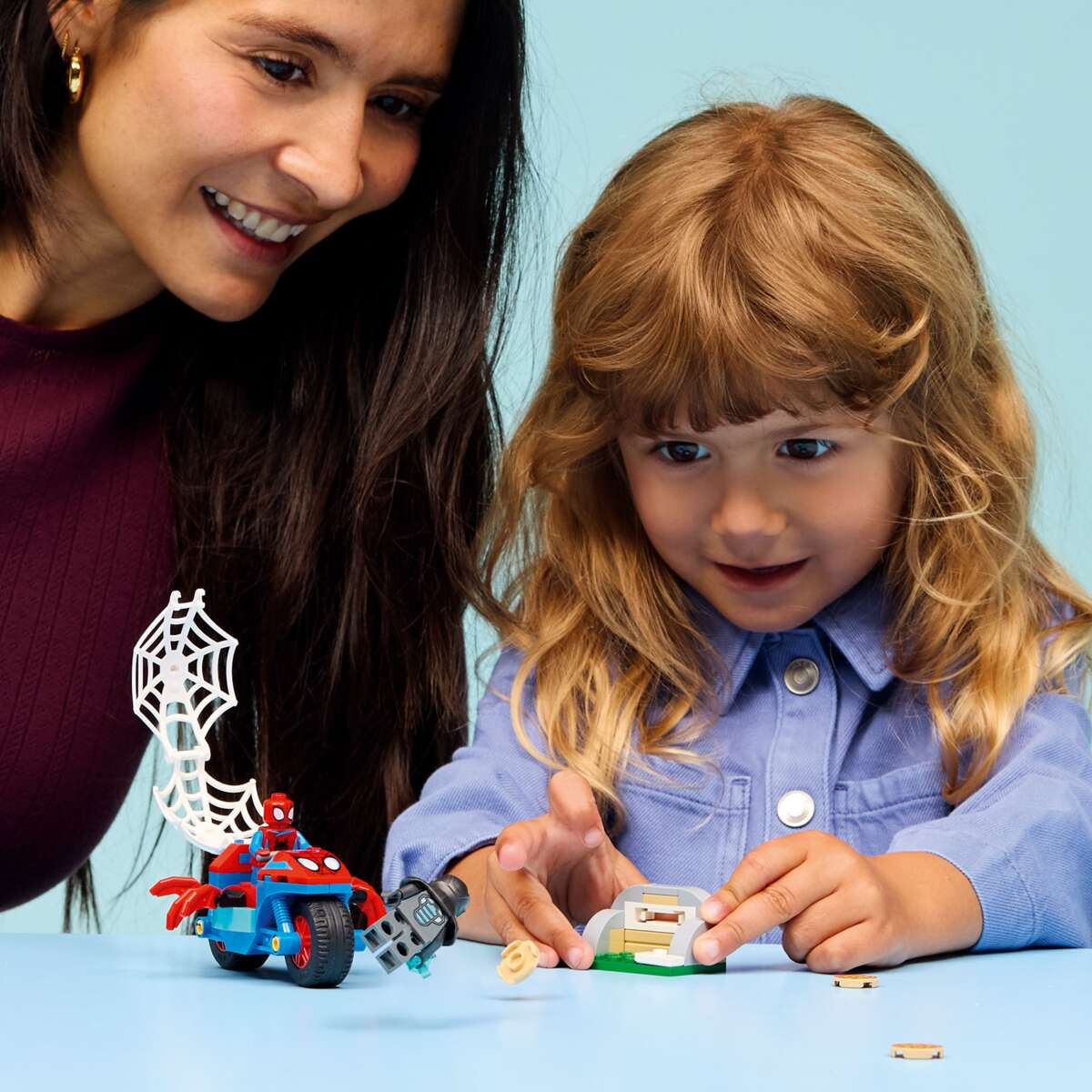 LEGO® ǀ Marvel Spidey og hans fantastiske venner Spidey på motorsykkel mot Rhino 11206