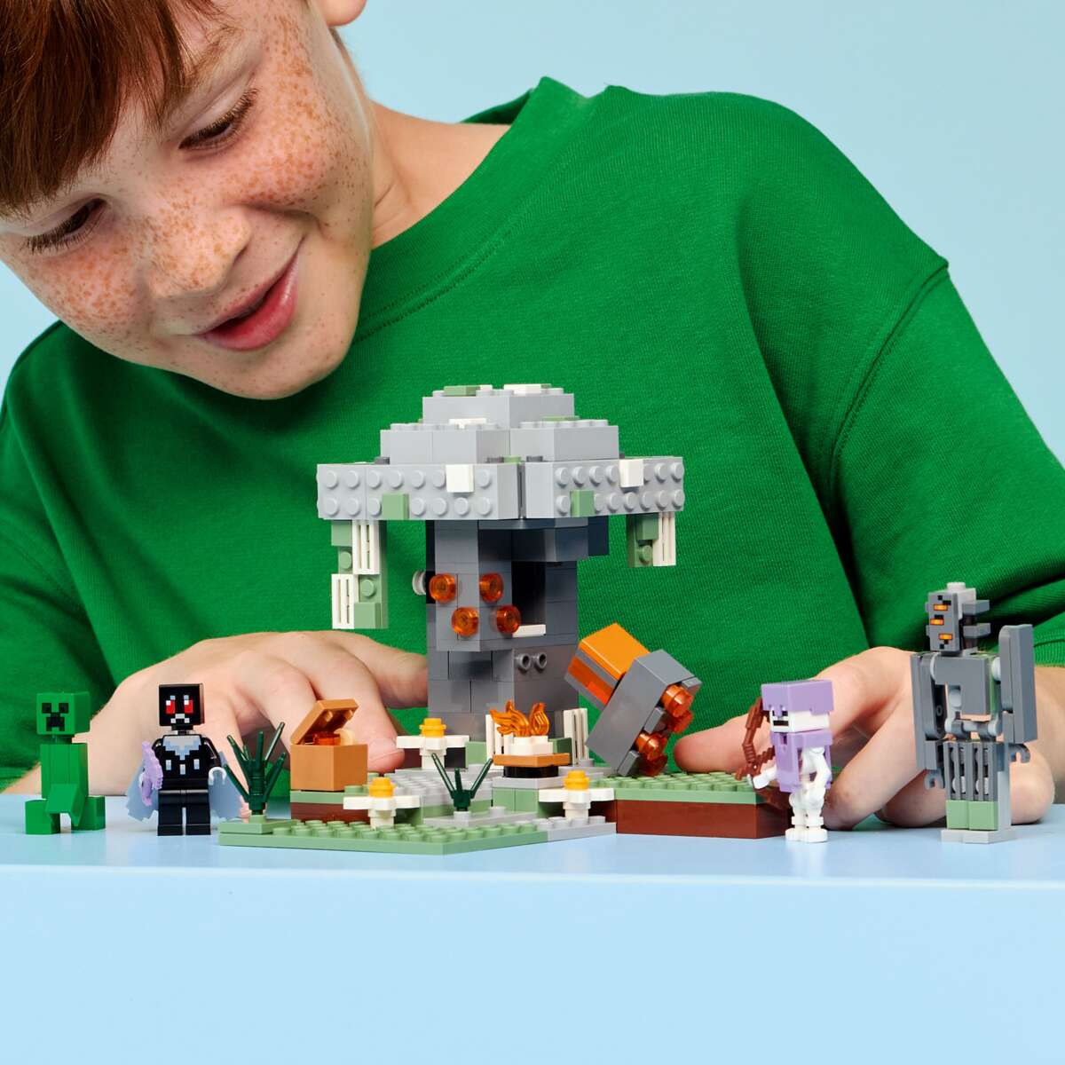 LEGO® Minecraft® Den bleke hagen 21586