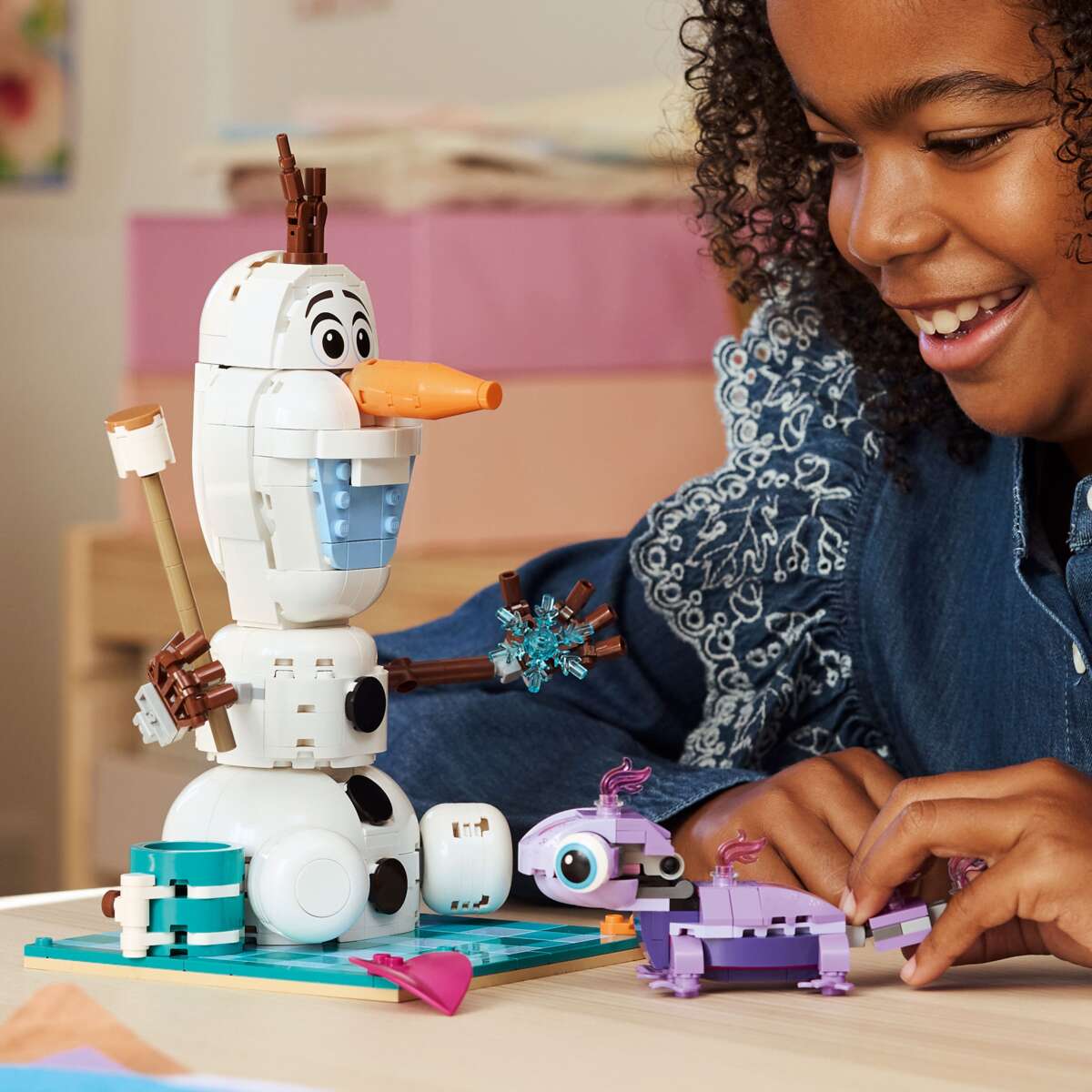 LEGO® ǀ Disney Frost Olaf og Brunis piknikmoro 43287