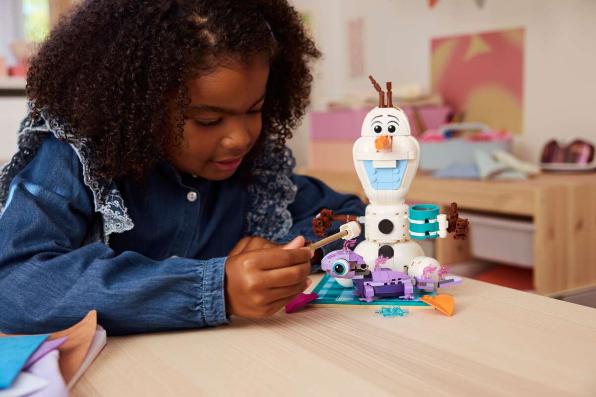 LEGO® ǀ Disney Frost Olaf og Brunis piknikmoro 43287