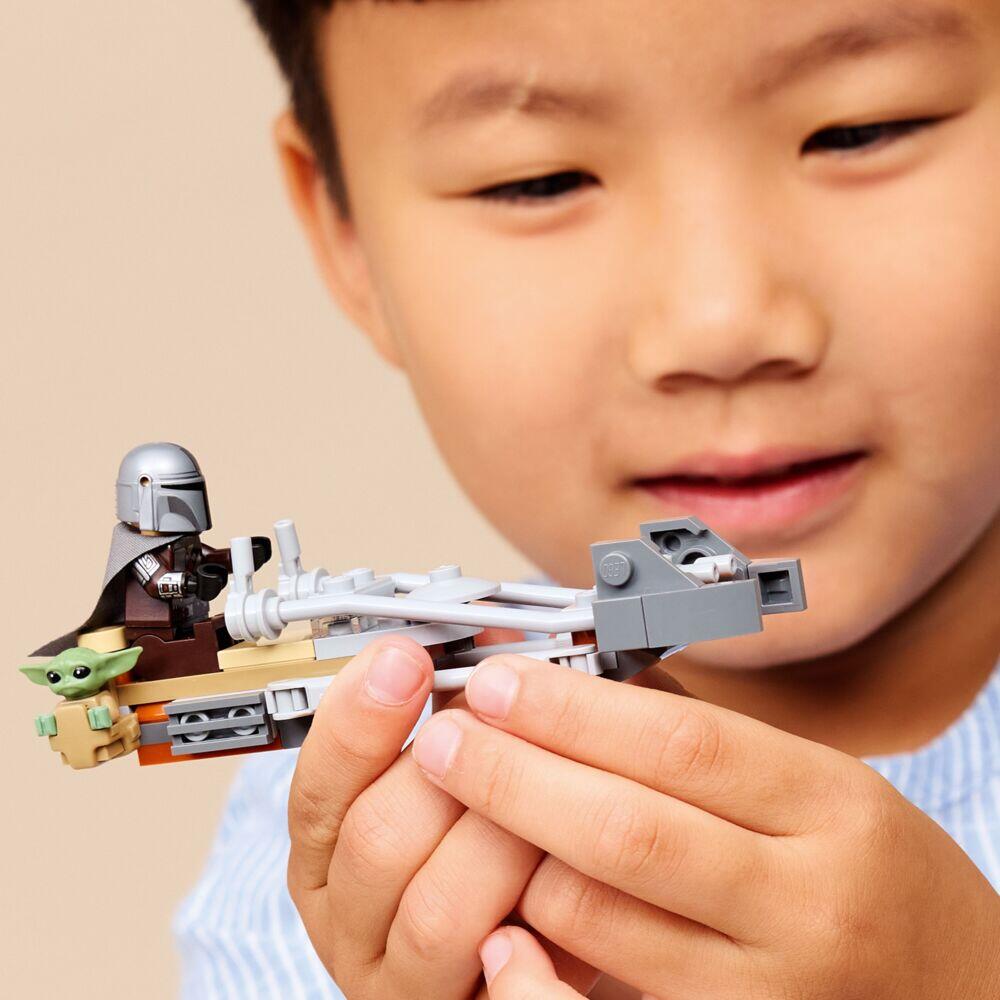 LEGO® Star Wars™ Mandalorianeren og Grogus speedersykkel 75436