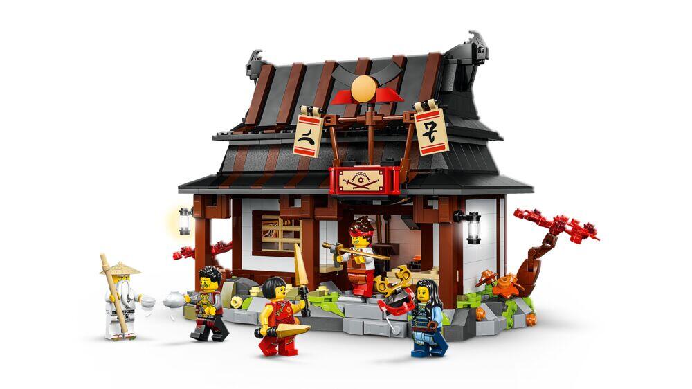 LEGO® NINJAGO® 15-årsjubileumssett med 4 våpen-smia 71858