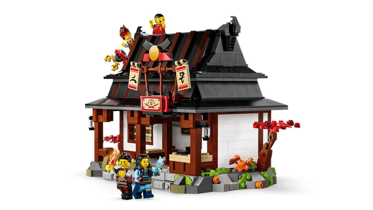 LEGO® NINJAGO® 15-årsjubileumssett med 4 våpen-smia 71858