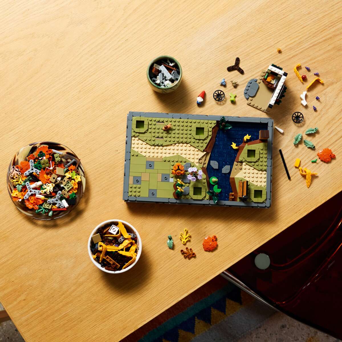 LEGO® Icons Høstlig hage med lite hus 11372
