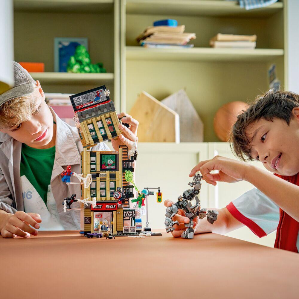LEGO® ǀ Marvel Spider-Man mot Mysterio: Daily Bugle 76342