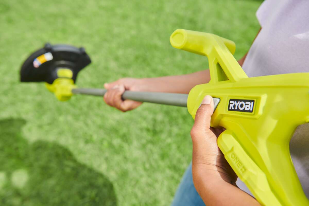 Ryobi ONE+ RY18LT23A-120P gressstrimmer m/batteri og lader