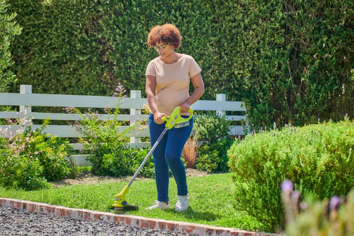 Ryobi ONE+ RY18LT23A-120P gressstrimmer m/batteri og lader