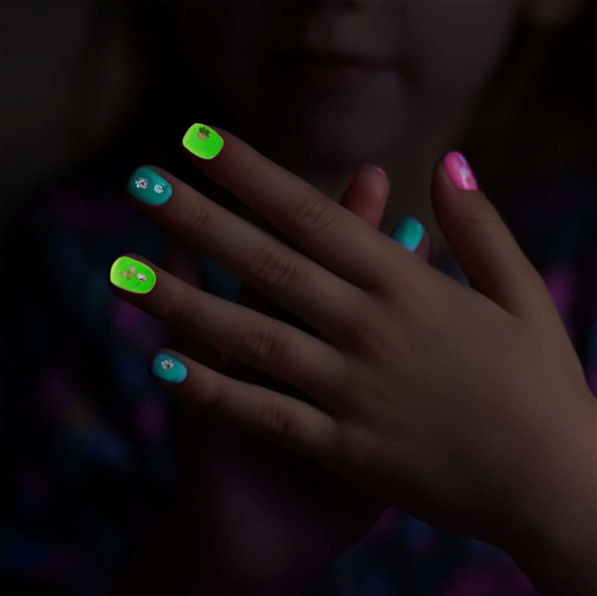 Real UniQ Glow in the Dark Neglekunst i metalletui