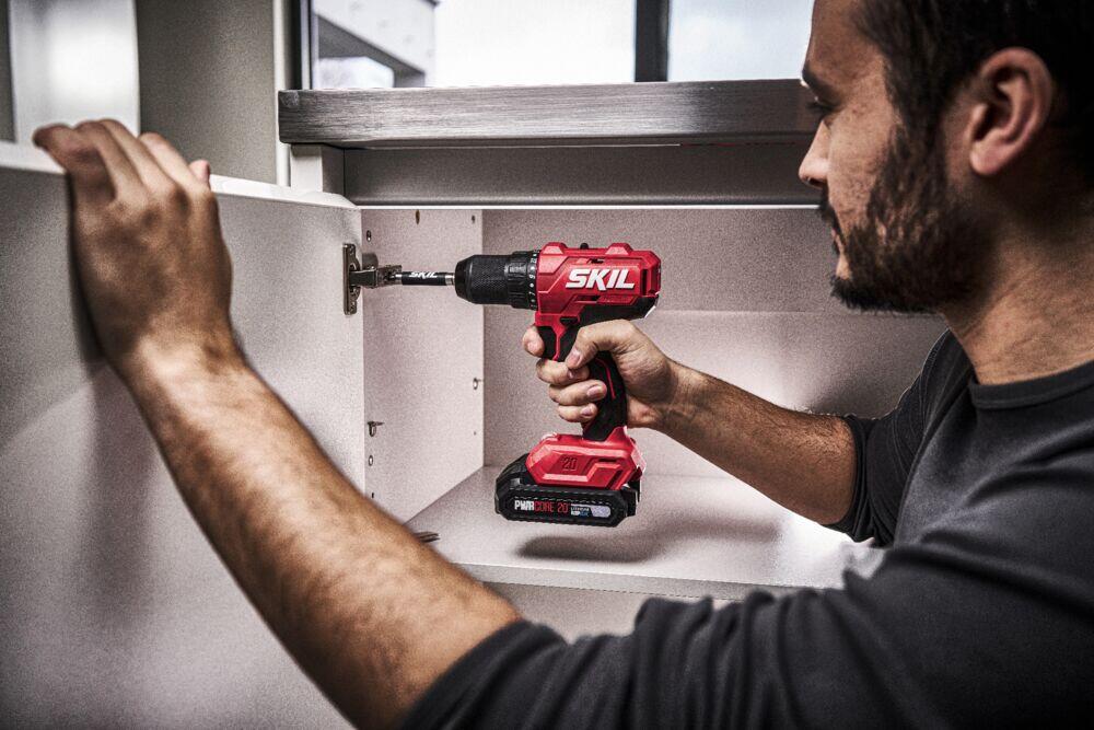 Skil 3011 HA drill/skrutrekker m/2 batterier