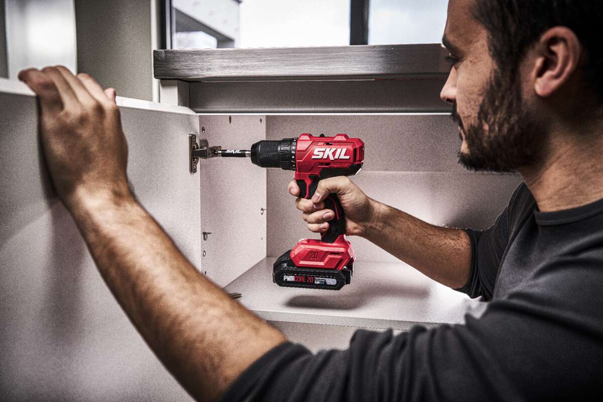 Skil 3011 HA drill/skrutrekker m/2 batterier