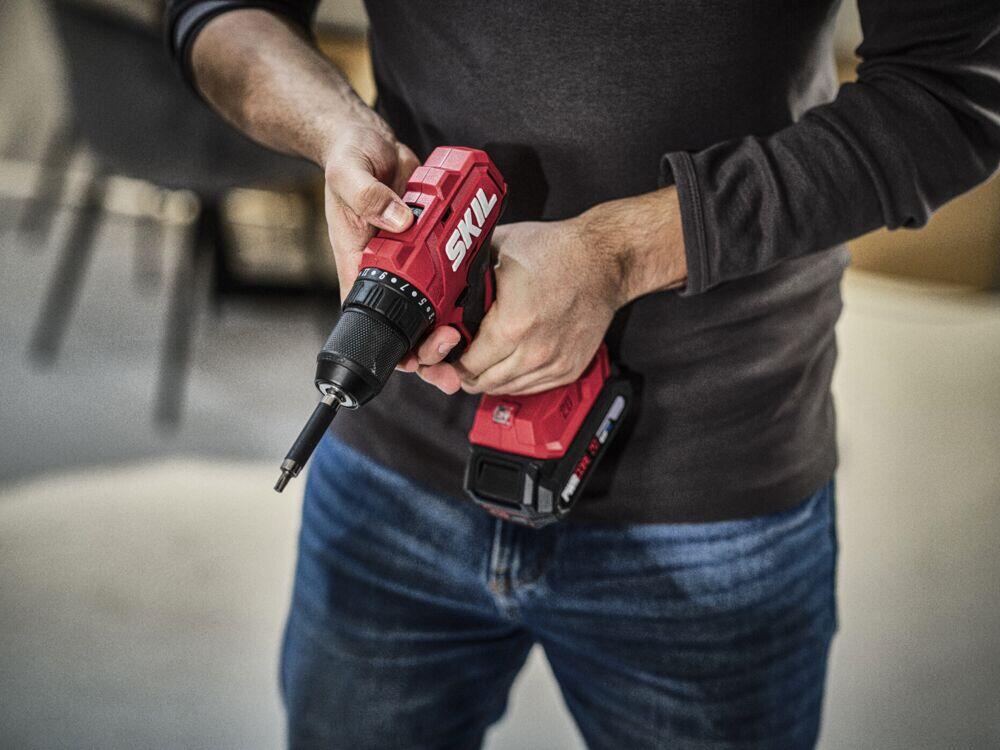 Skil 3011 HA drill/skrutrekker m/2 batterier