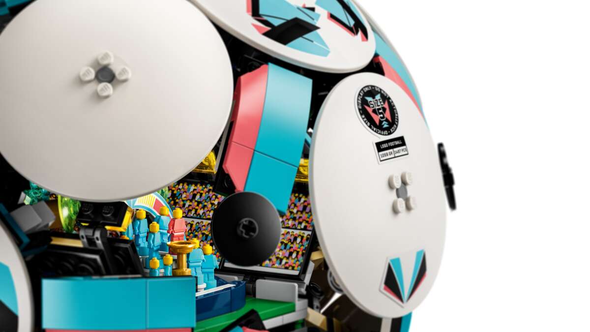 LEGO® Editions Fotball 43019