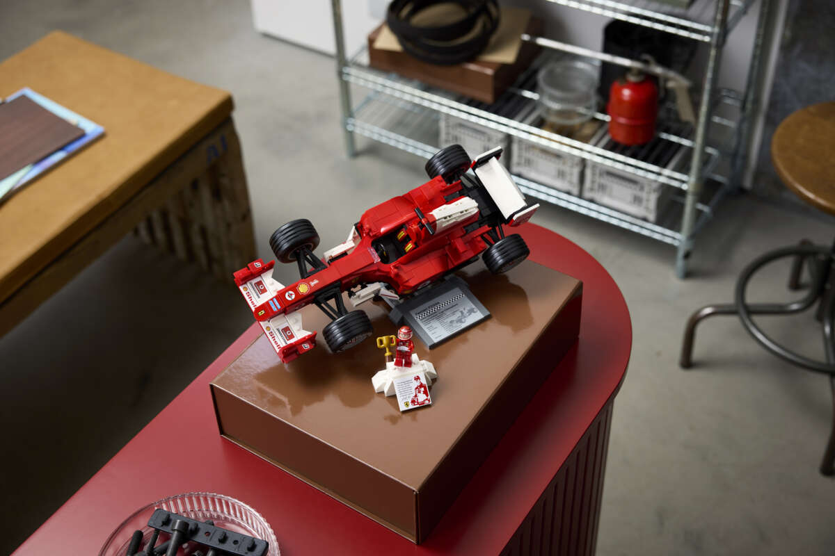 LEGO® Icons Ferrari F2004 og Michael Schumacher 11375