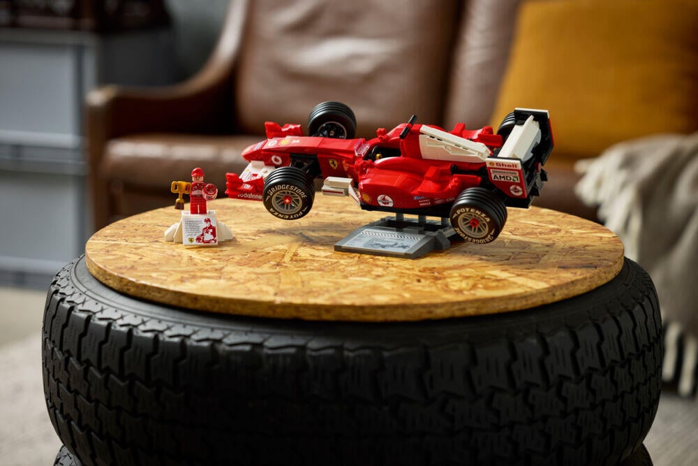 LEGO® Icons Ferrari F2004 og Michael Schumacher 11375