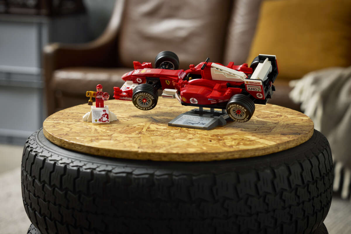 LEGO® Icons Ferrari F2004 og Michael Schumacher 11375