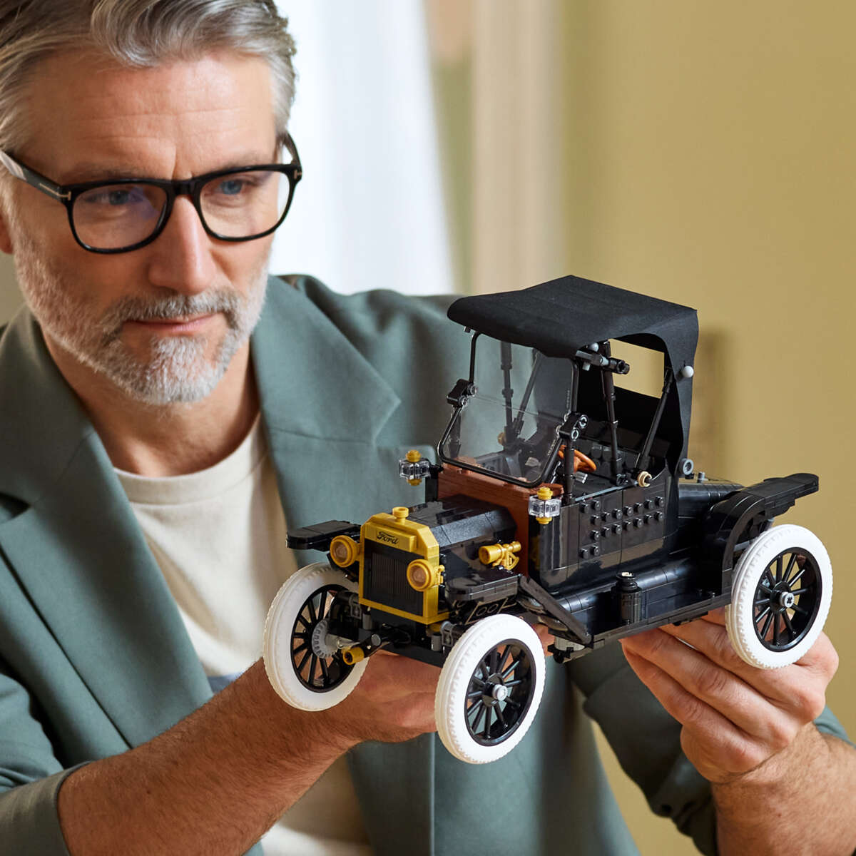 LEGO® Icons Ford Model T 11376