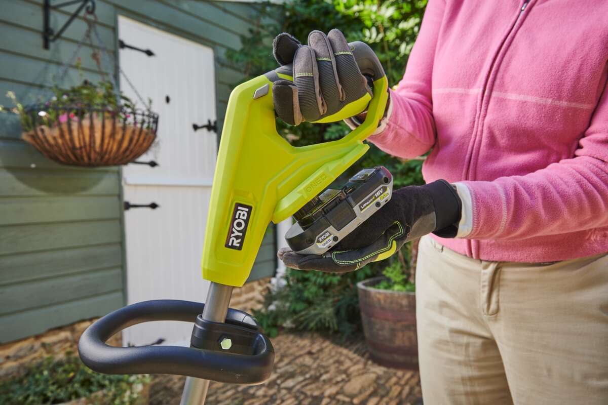 Ryobi RY18PCC-120 flisrenser m/batteri