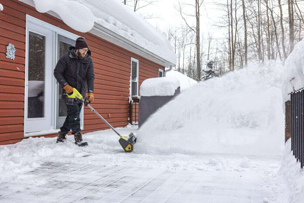 Ryobi RY18ST25B-0 ONE+ snøslynge u/batteri