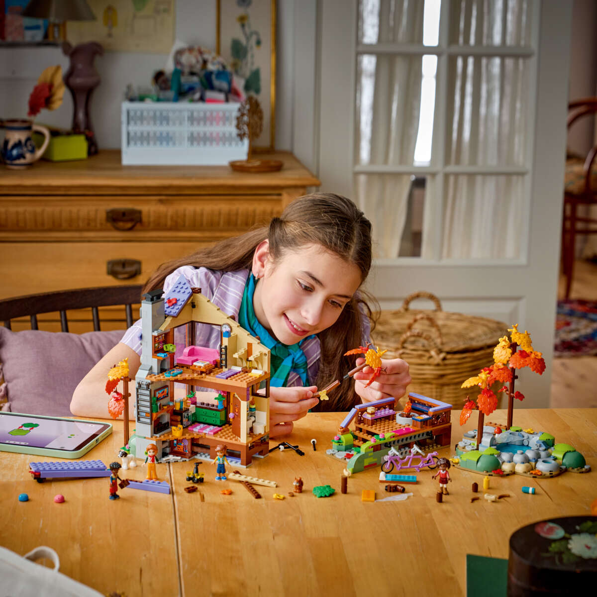 LEGO® Friends Koselig høsthytte 42705