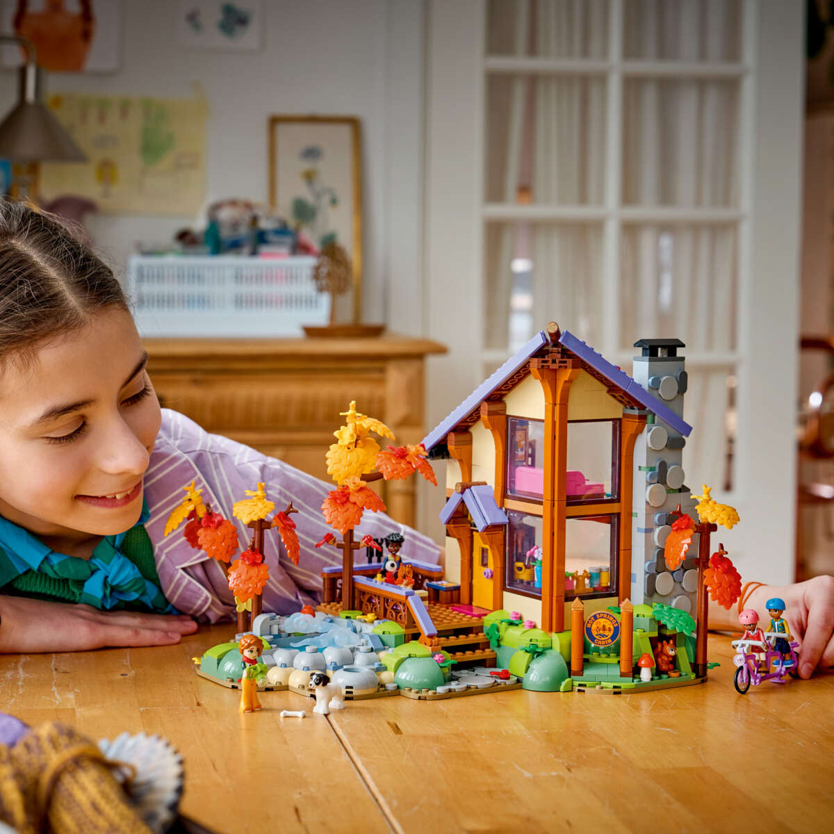 LEGO® Friends Koselig høsthytte 42705