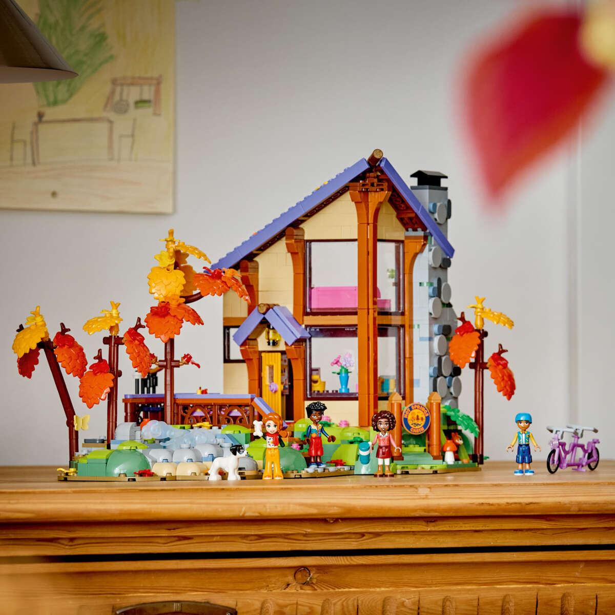 LEGO® Friends Koselig høsthytte 42705