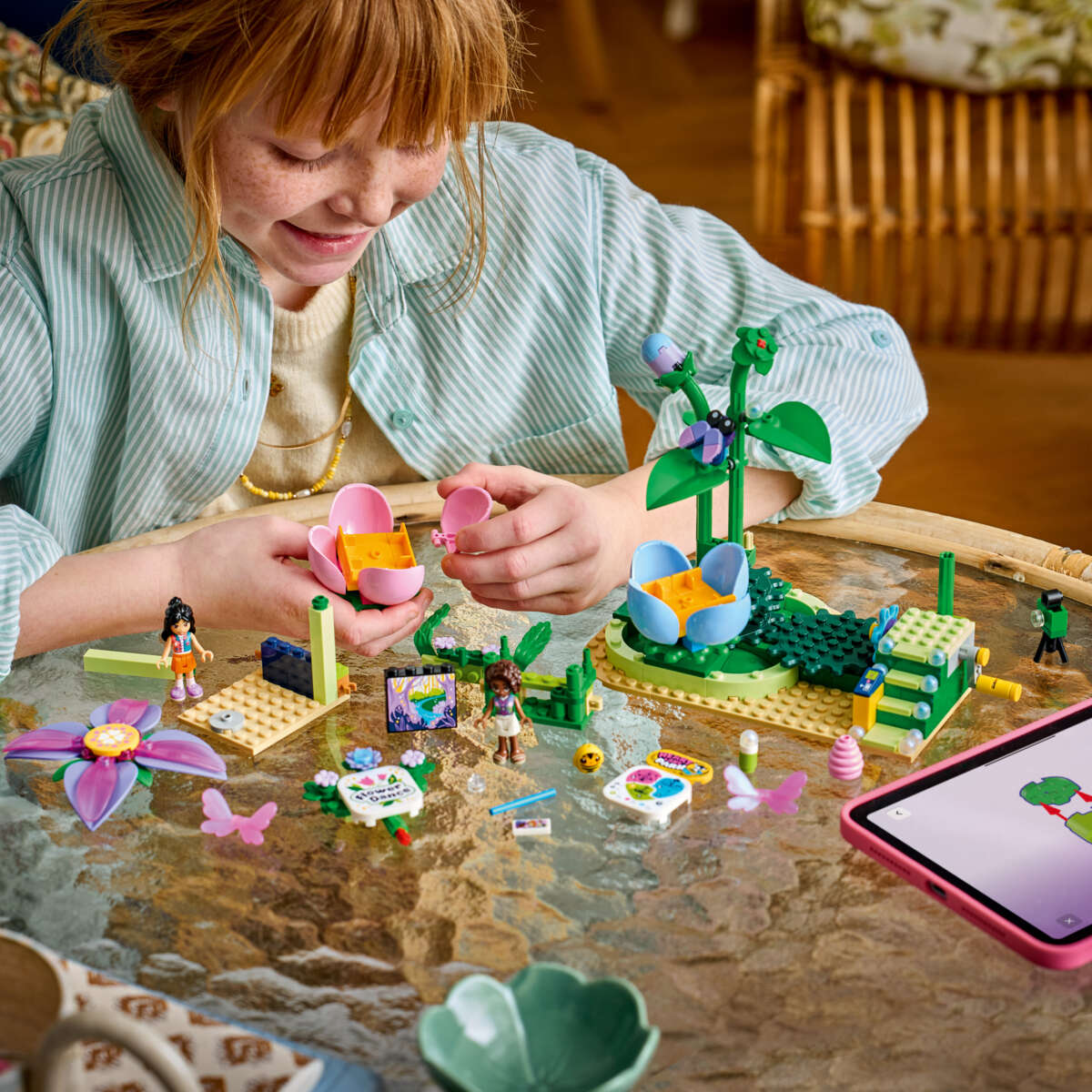 LEGO® Friends Snurrende tekoppkarusell med blomstertema 42702