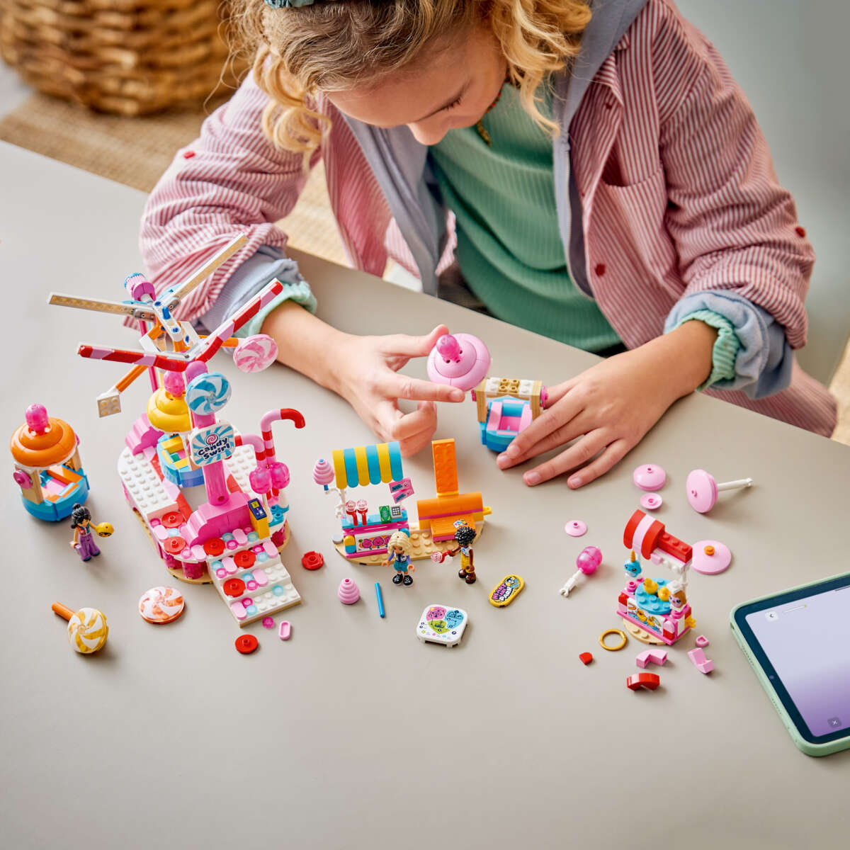 LEGO® Friends Pariserhjul med godteri og cupcaker 42700