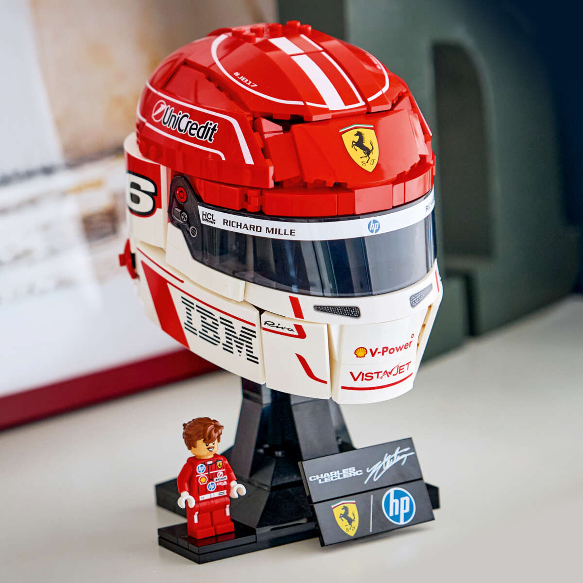 LEGO® Editions Formula 1 Scuderia Ferrari HP Charles Leclerc hjelm 43014