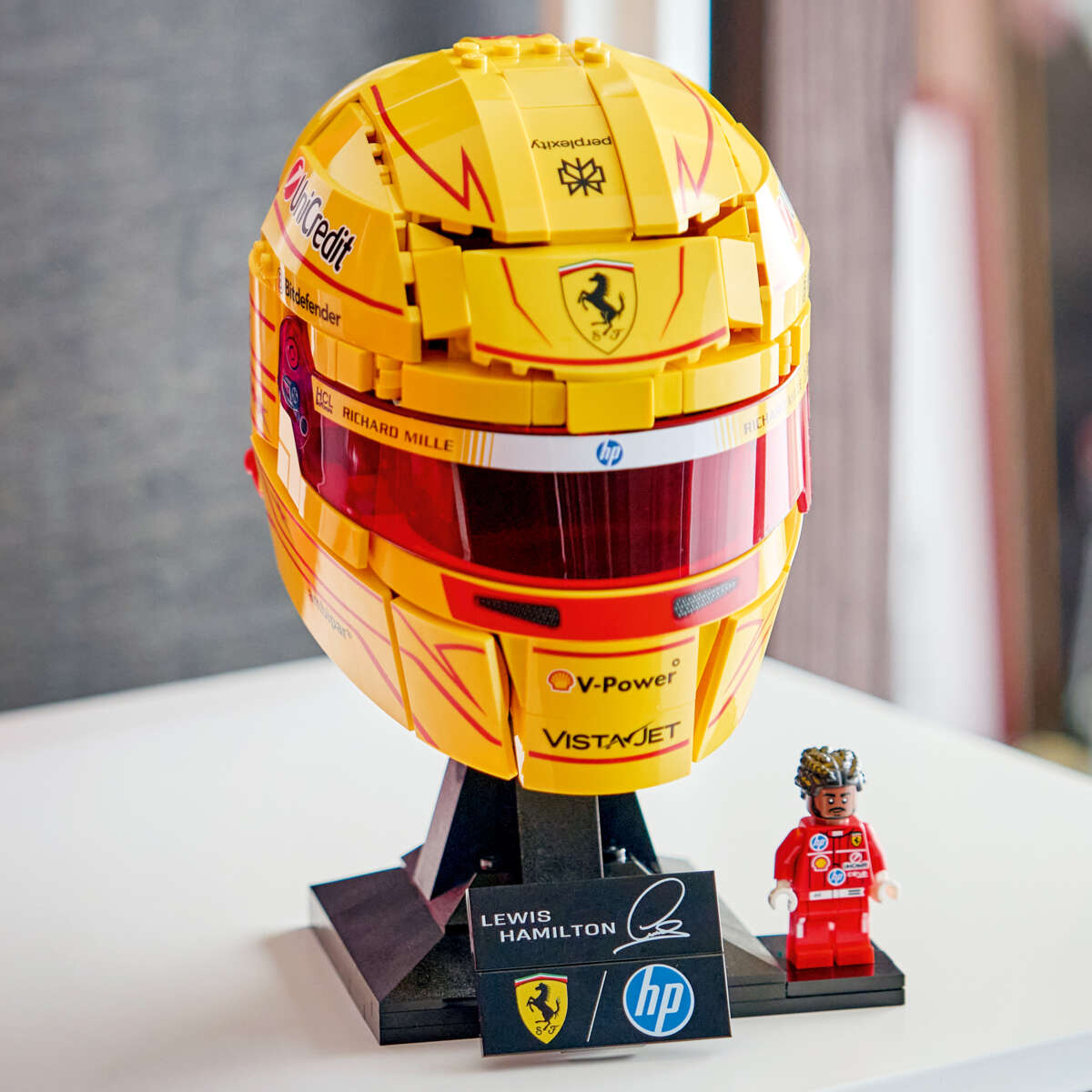 LEGO® Editions Formula 1 Scuderia Ferrari HP Lewis Hamilton hjelm 43022