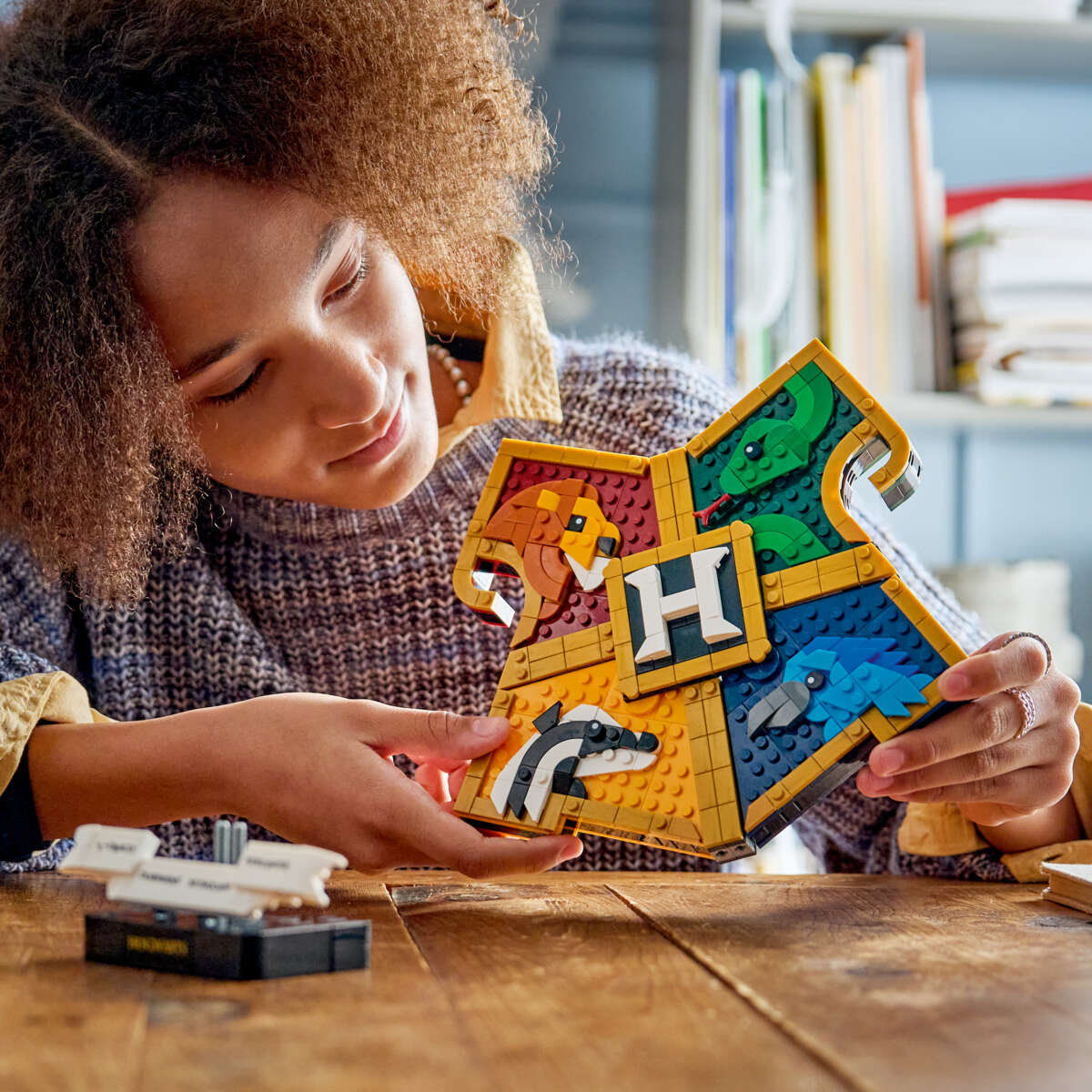 LEGO® Harry Potter™ Galtvort-våpenskjold 76462