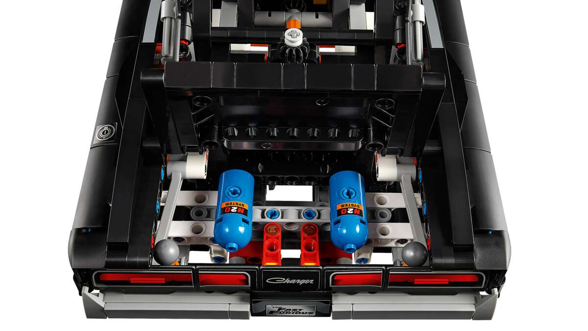 LEGO® Technic Fast and Furious Dodge Charger R/T-bil 42231