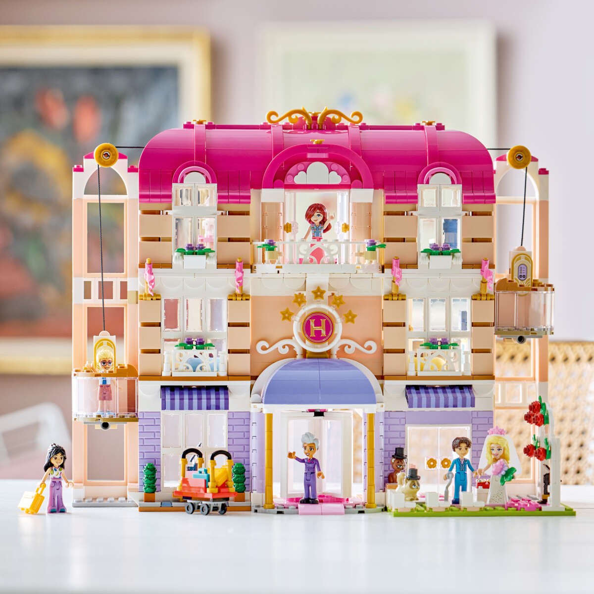 LEGO® Friends Heartlake Citys Grand Hotell 42704