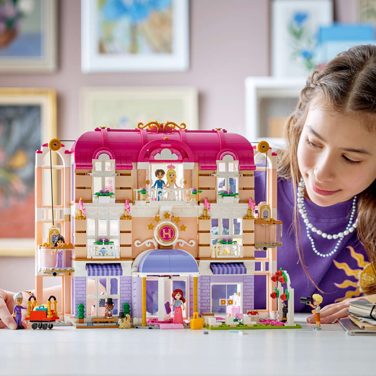 LEGO® Friends Heartlake Citys Grand Hotell 42704
