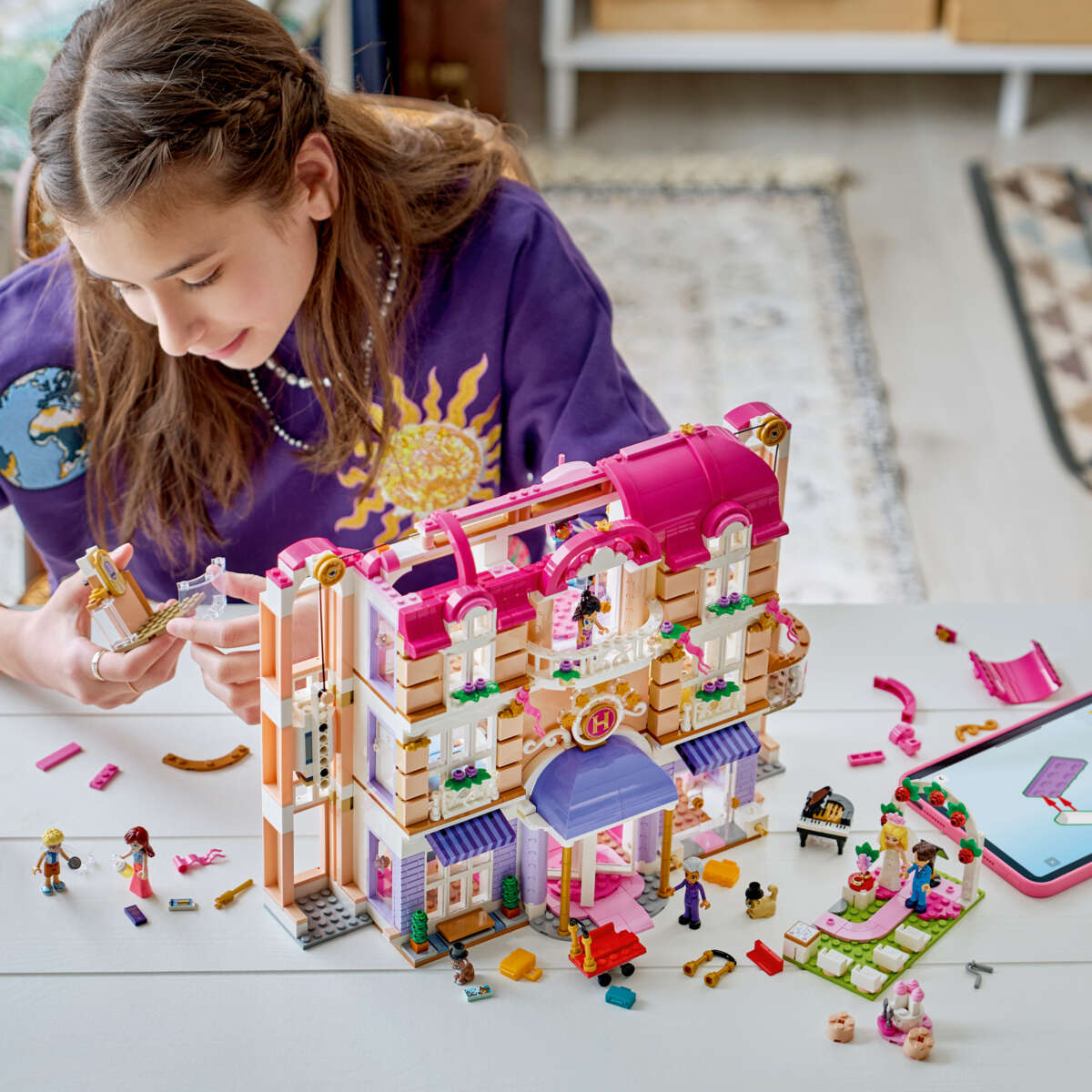 LEGO® Friends Heartlake Citys Grand Hotell 42704