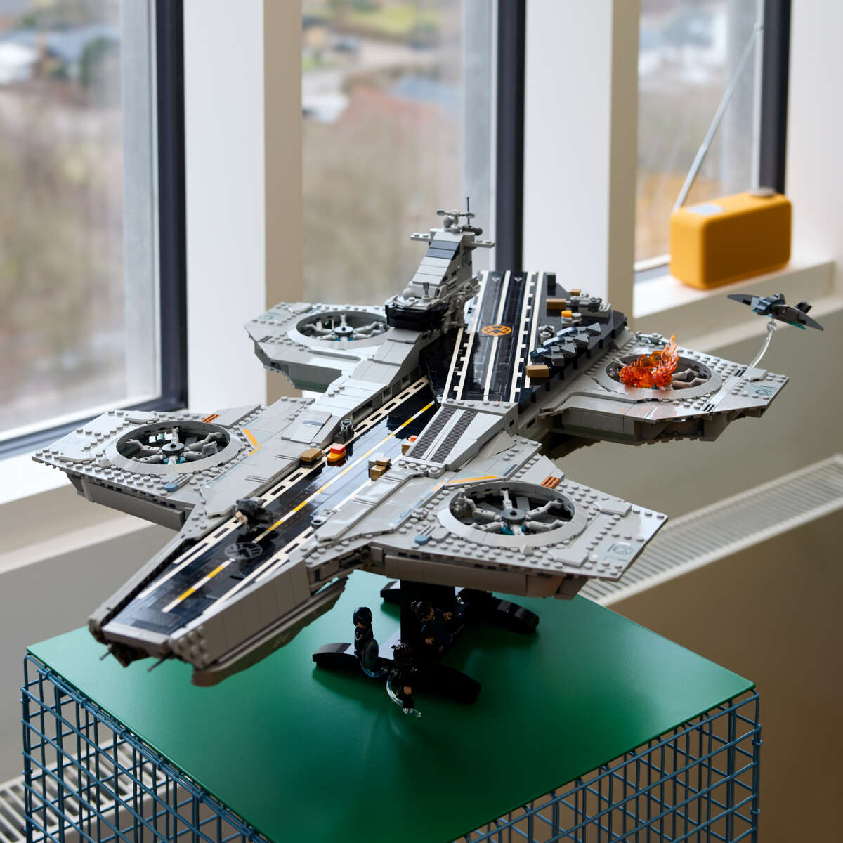 LEGO® ǀ Marvel S.H.I.E.L.D. helicarrier 76354