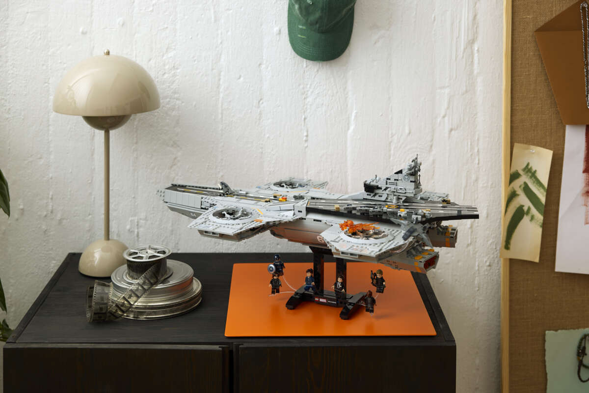LEGO® ǀ Marvel S.H.I.E.L.D. helicarrier 76354
