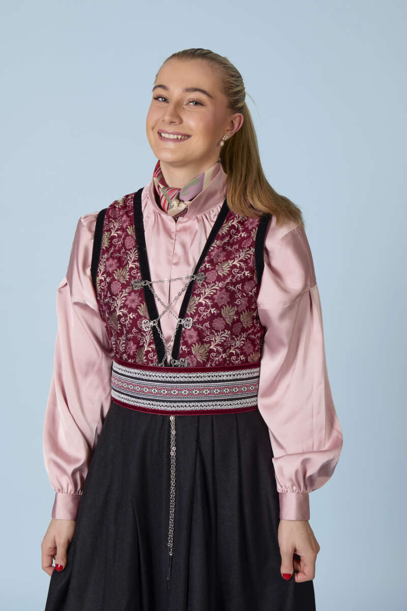 Hedda bluse til festdrakt dame